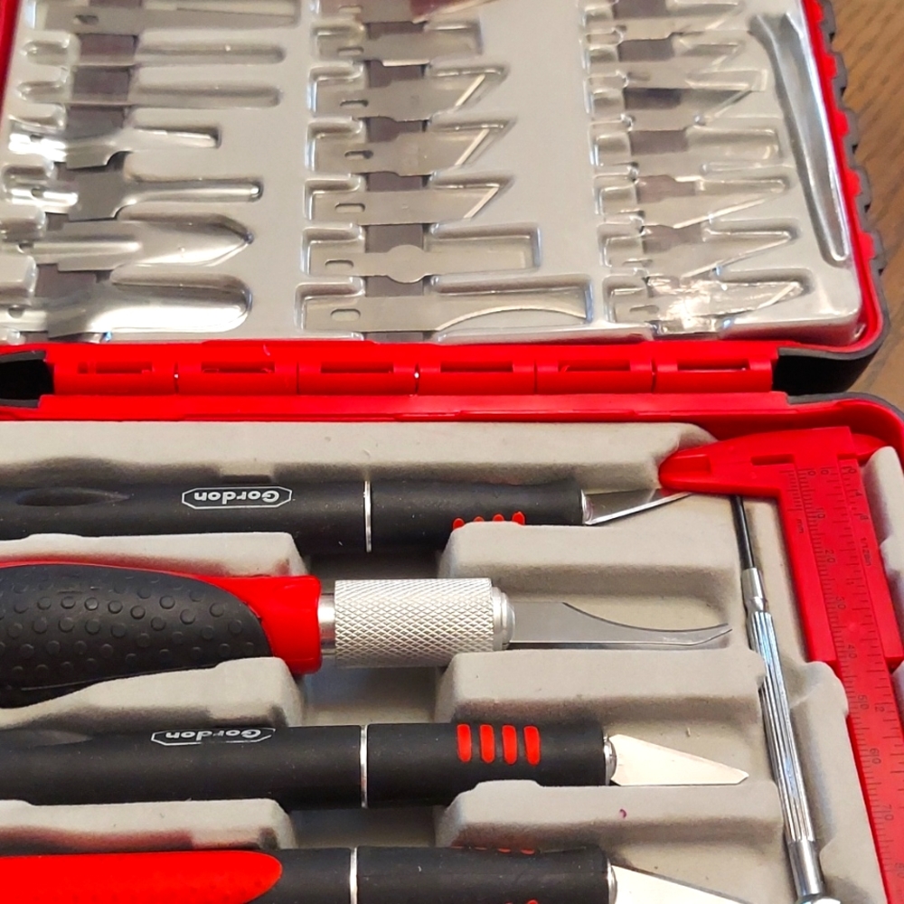 33 Pc. Deluxe Craft Hobby Knife set.